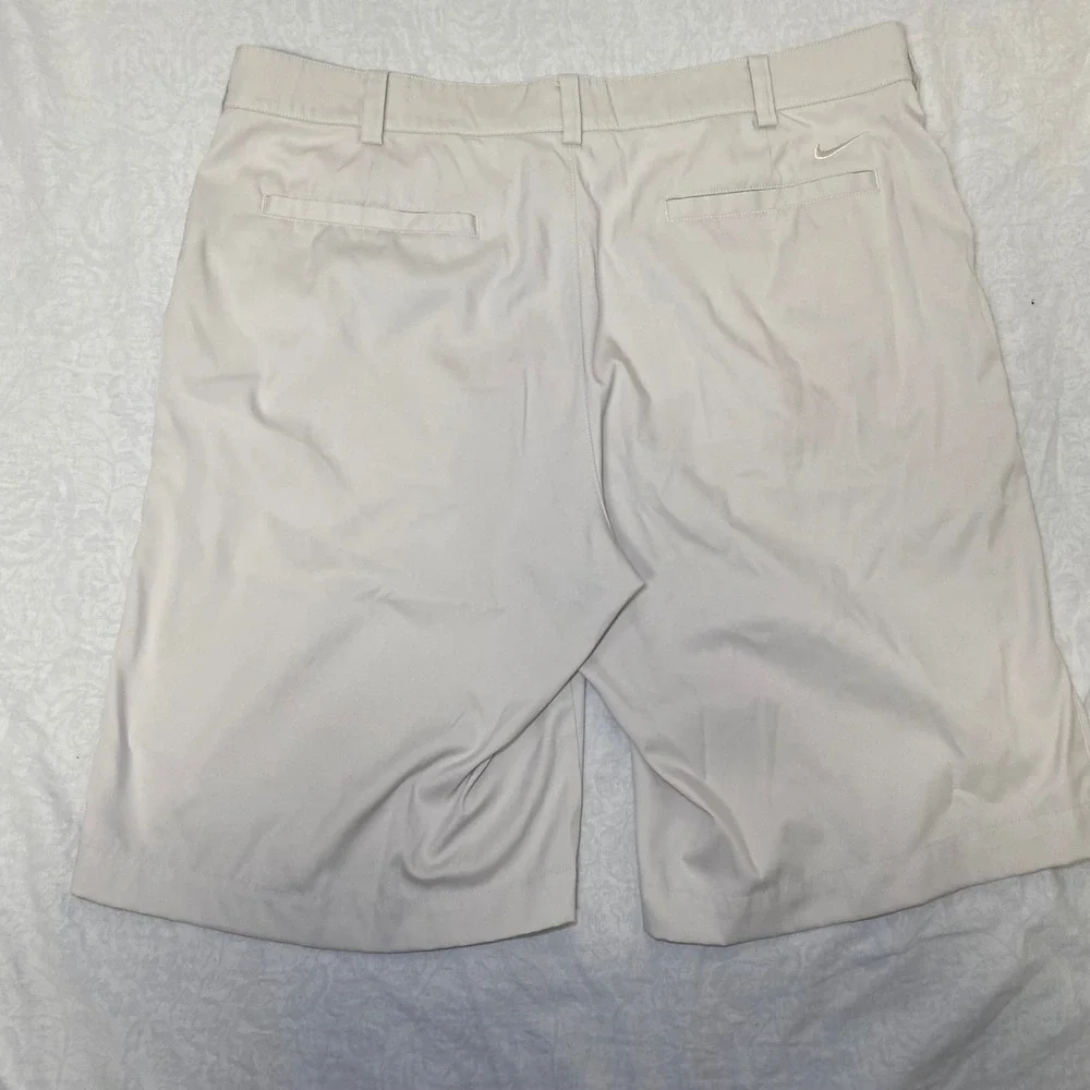 Nike Golf Tour Performance Dri-FIT Shorts Mens 35 Beige Tan Flat Front Sport